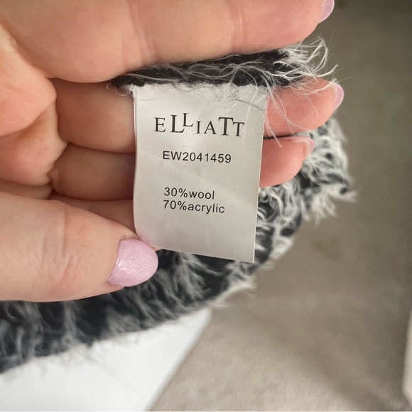 Elliatt Fuzzy Cardigan, Size Medium - Picture 3 of 5